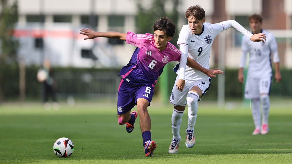 Arsenal deal to sign young striker includes sell-on clause