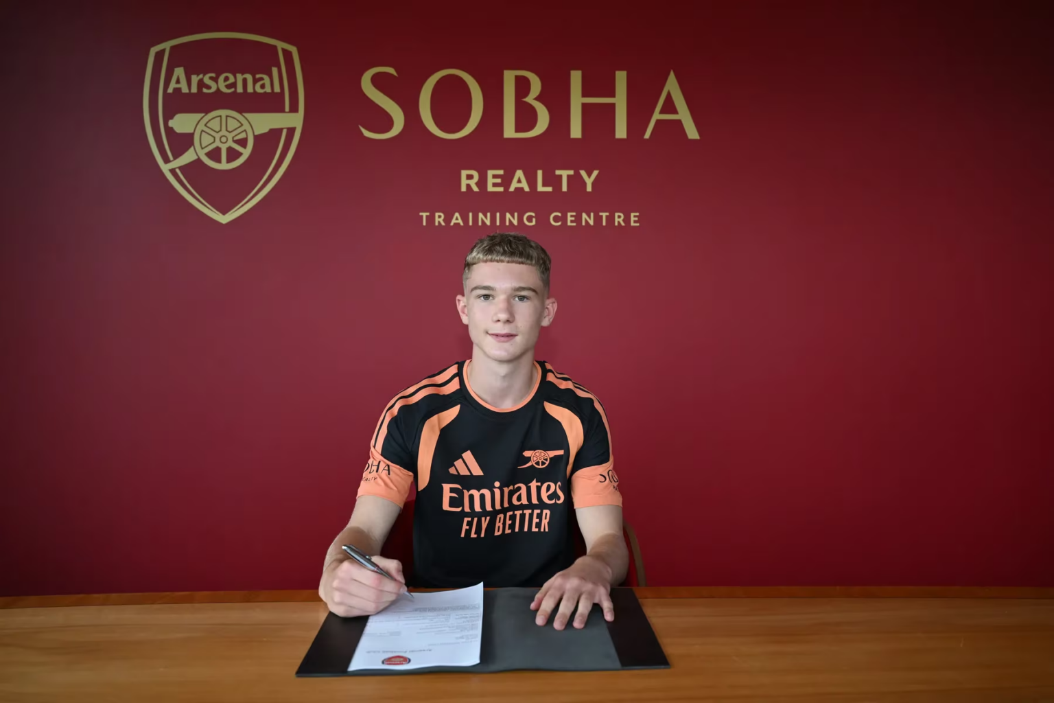 Arsenal announce signing of Axel Donczew