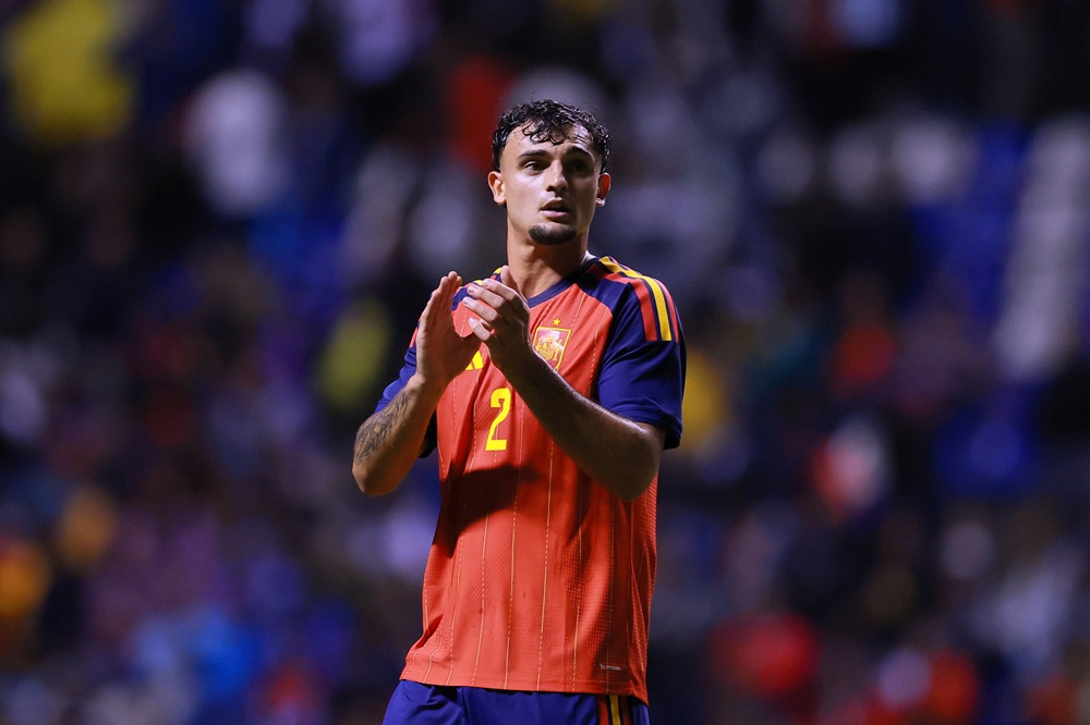 Marc Pubill of Spain greets the fans after the international friendly match between Peru and Spain at Estadio Cuauhtémoc on June 08, 2026 in Puebla, Mexico. (Photo by Manuel Velasquez/Getty Images)
