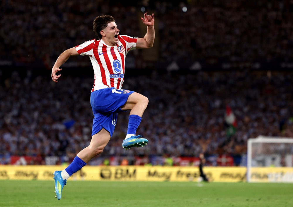 Julian Alvarez of Atletico de Madrid celebrates scoring his team's second goal during the Copa Del Rey Final match between Real Sociedad and Atleti...