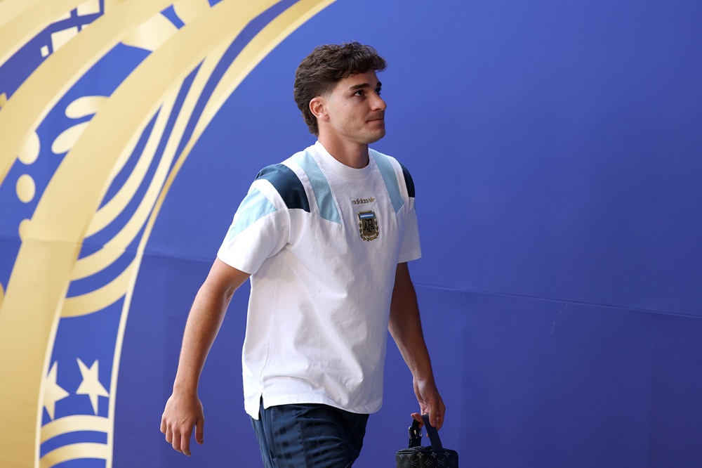 Julian Alvarez #9 of Argentina arrives at the stadium before the FIFA World Cup 2026 Final match between Spain and Argentina at New York New Jersey Stadium on July 19, 2026 in East Rutherford, New Jersey. (Photo by Florencia Tan Jun/Getty Images)