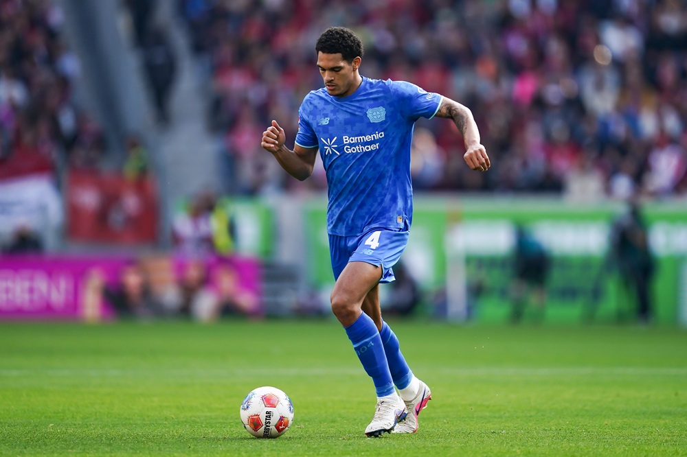 Jarell Quansah of Bayer 04 Leverkusen controls the ball during the Bundesliga match between SC Freiburg and Bayer 04 Leverkusen at Europa-Park Stadion on March 07, 2026 in Freiburg im Breisgau, Germany. (Photo by Daniela Porcelli/Getty Images)