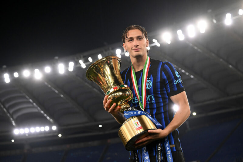 ROME, ITALY - MAY 13: Francesco Pio Esposito of FC Internazionale Milano celebrates with the Coppa Italia trophy following their victory in the Cop...