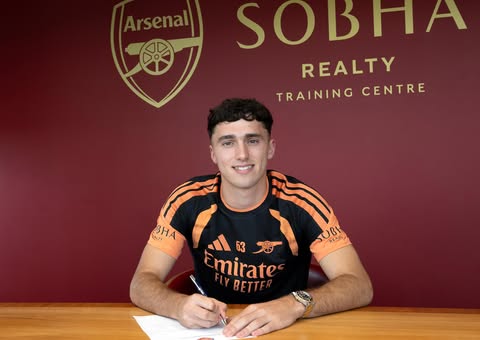 Ex-Manchester United 19yo shines for Arsenal again in EFL Trophy win 6 James Scanlon signing for Arsenal (Photo via Scanlon on Instagram)