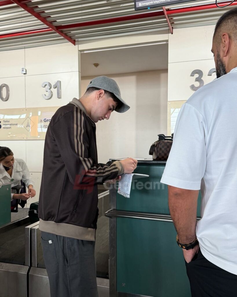 Andria Bartishvili on his way to Arsenal (Photo via Geo__team on Instagram)