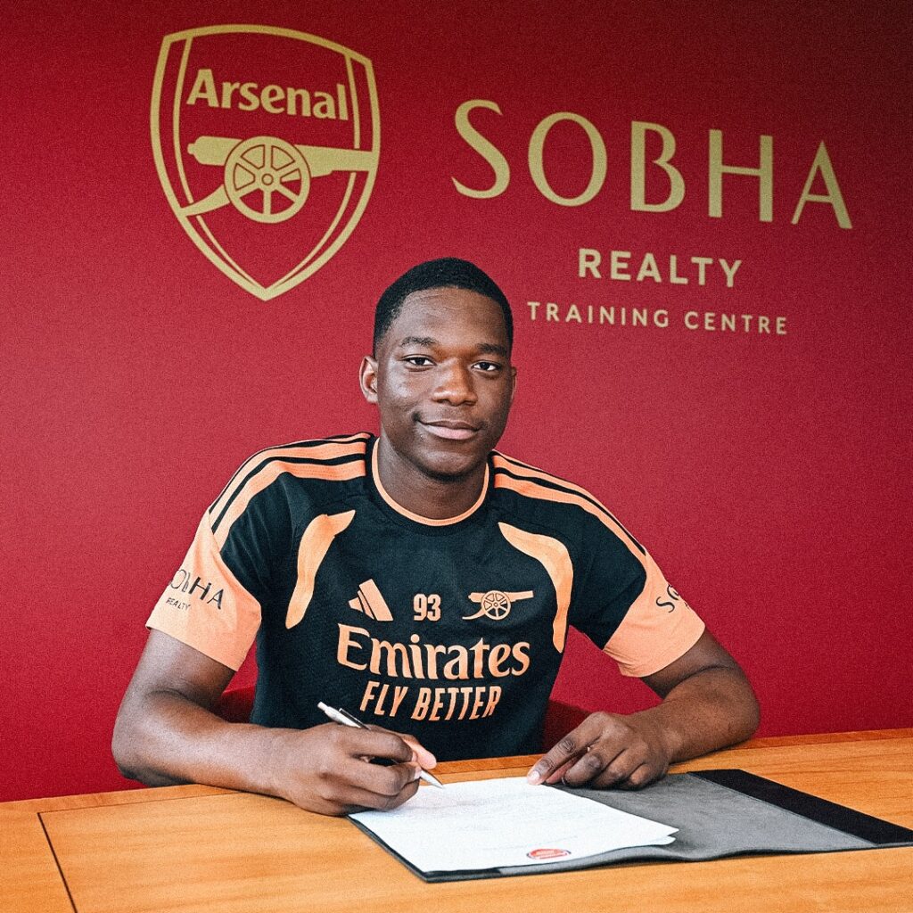 Angelinou Pedro signs professional terms with Arsenal (Photo via Arsenal Academy on Instagram)