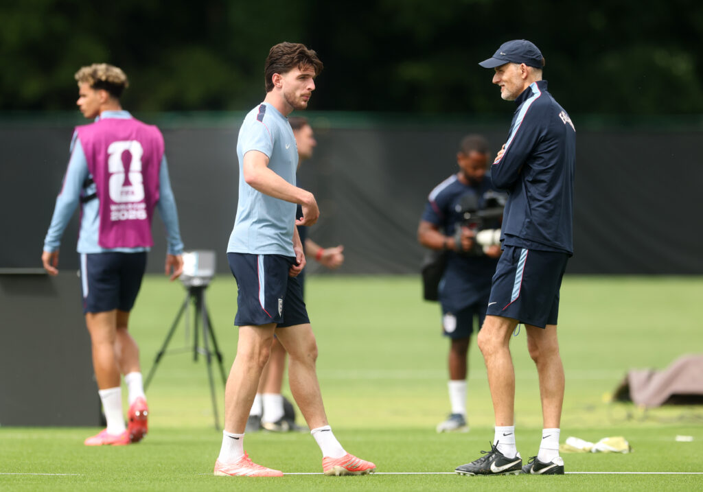 KANSAS CITY, KANSAS - JUNE 26: Declan Rice #4 of England speaks with Thomas Tuchel, Manager of England, during an England Training Session on June 26, 2026 in Kansas City, Kansas. (Photo by Richard Pelham/Getty Images)