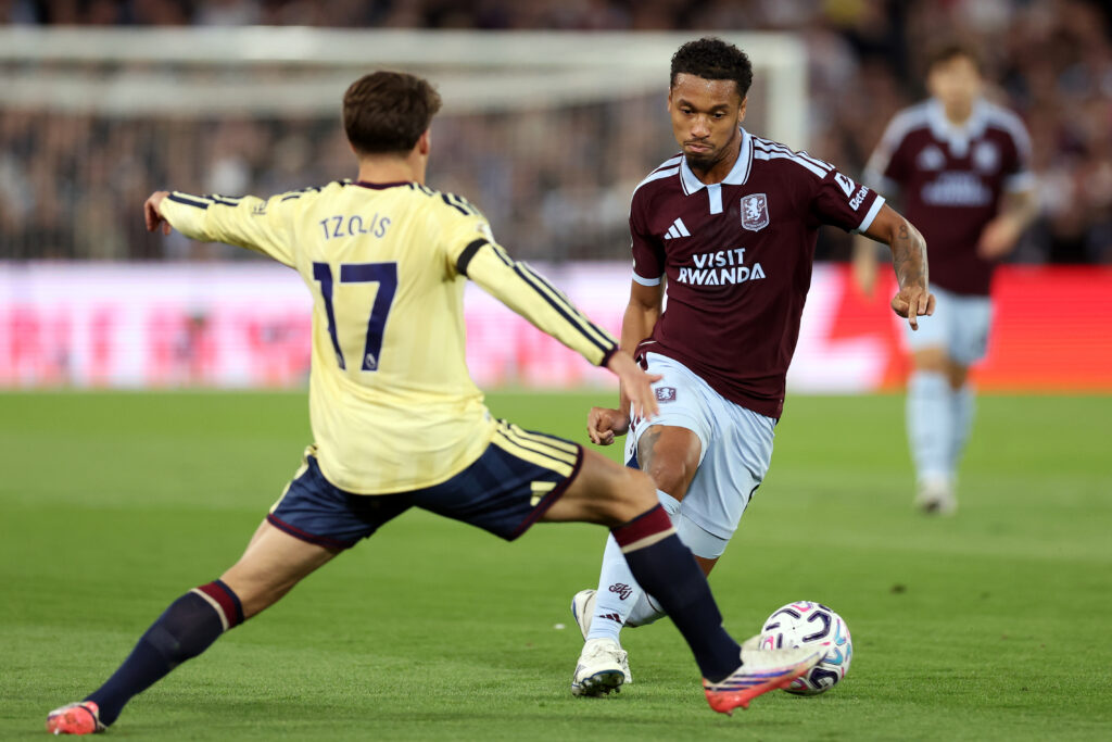 BIRMINGHAM, ENGLAND - AUGUST 31: Boubacar Kamara of Aston Villa is challenged by Christos Tzolis of Arsenal during the Premier League 2026/27 match between Aston Villa FC and Arsenal FC at Villa Park on August 31, 2026 in Birmingham, England. (Photo by Naomi Baker/Getty Images)