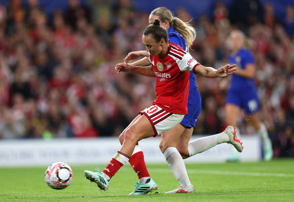 LONDON, ENGLAND - SEPTEMBER 27: Caitlin Foord of Arsenal shoots and misses a chance during the Barclays Women's Super League 2026/27 match between Chelsea FC and Arsenal FC at Stamford Bridge on September 27, 2026 in London, England. (Photo by Justin Setterfield/Getty Images)