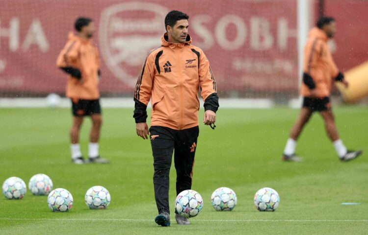 LONDON COLNEY, ENGLAND - SEPTEMBER 08: Mikel Arteta, Manager of Arsenal, looks on with a ball at his feet during the training session on day ahead ...