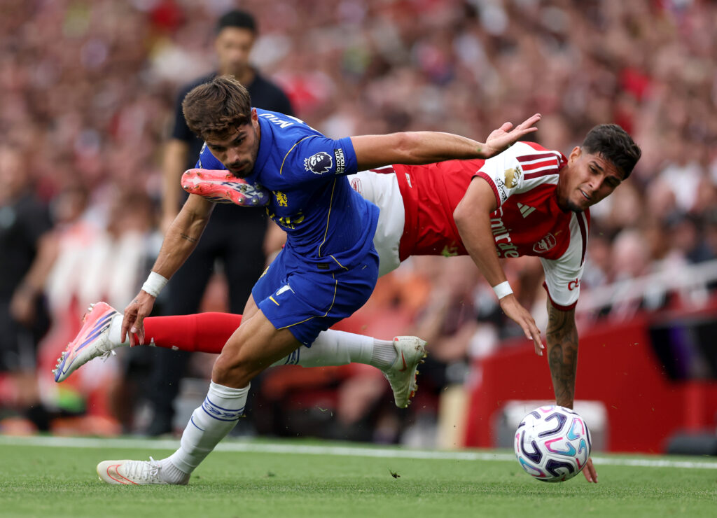 LONDON, ENGLAND - SEPTEMBER 06: Pedro Neto of Chelsea is tackled by Piero Hincapie of Arsenal during the Premier League 2026/27 match between Arsenal FC and Chelsea FC at Emirates Stadium on September 06, 2026 in London, England. (Photo by Justin Setterfield/Getty Images)