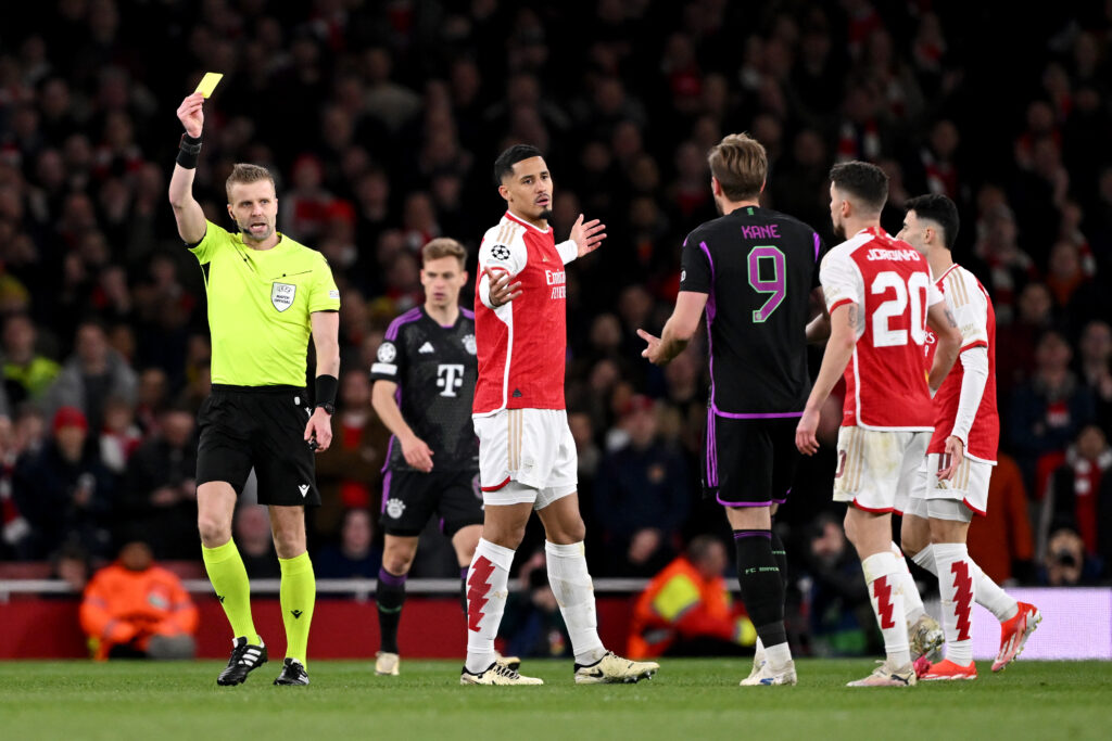 LONDON, ENGLAND - APRIL 09: Match referee Glenn Nyberg shows a yellow card to Harry Kane of Bayern Munich during the UEFA Champions League quarter-final first leg match between Arsenal FC and FC Bayern München at Emirates Stadium on April 09, 2024 in London, England. (Photo by Mike Hewitt/Getty Images)