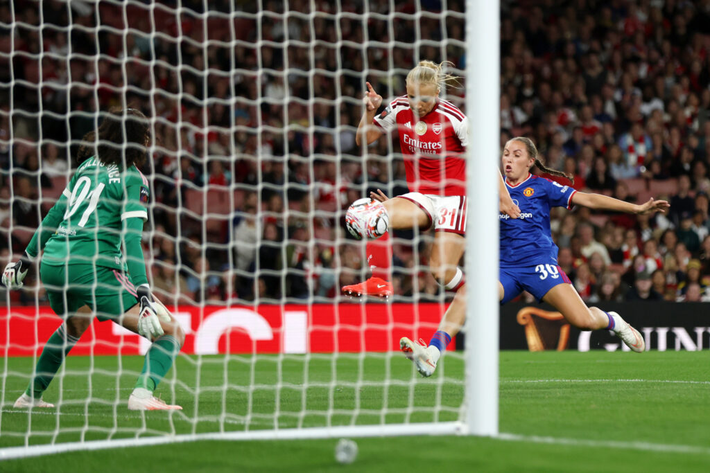LONDON, ENGLAND - SEPTEMBER 19: Smilla Holmberg of Arsenal scores her team’s first goal whilst under pressure from Mared Griffiths of Manchester United during the Barclays Women's Super League 2026/27 match between Arsenal FC and Manchester United at Emirates Stadium on September 19, 2026 in London, England. (Photo by Sarah Ray-Gain/Getty Images)