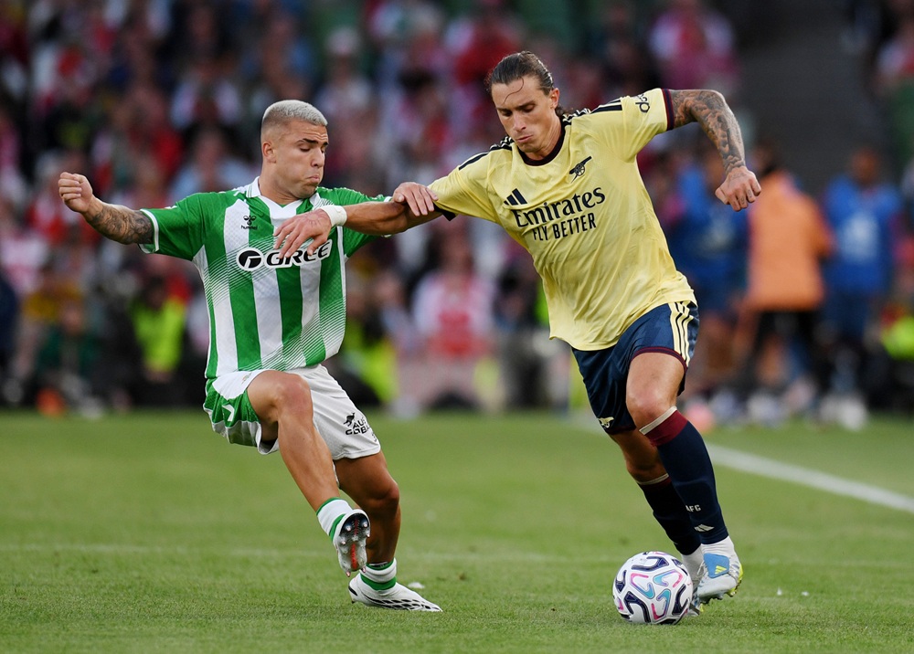 Arsenal almost signed Spanish winger on deadline day 2 Riccardo Calafiori of Arsenal FC is challenged by Pablo Garcia of Real Betis Balompie during the pre-season friendly match between Arsenal FC and Real Betis Balompie at Aviva Stadium on August 05, 2026 in Dublin, Ireland. (Photo by Charles McQuillan/Getty Images)