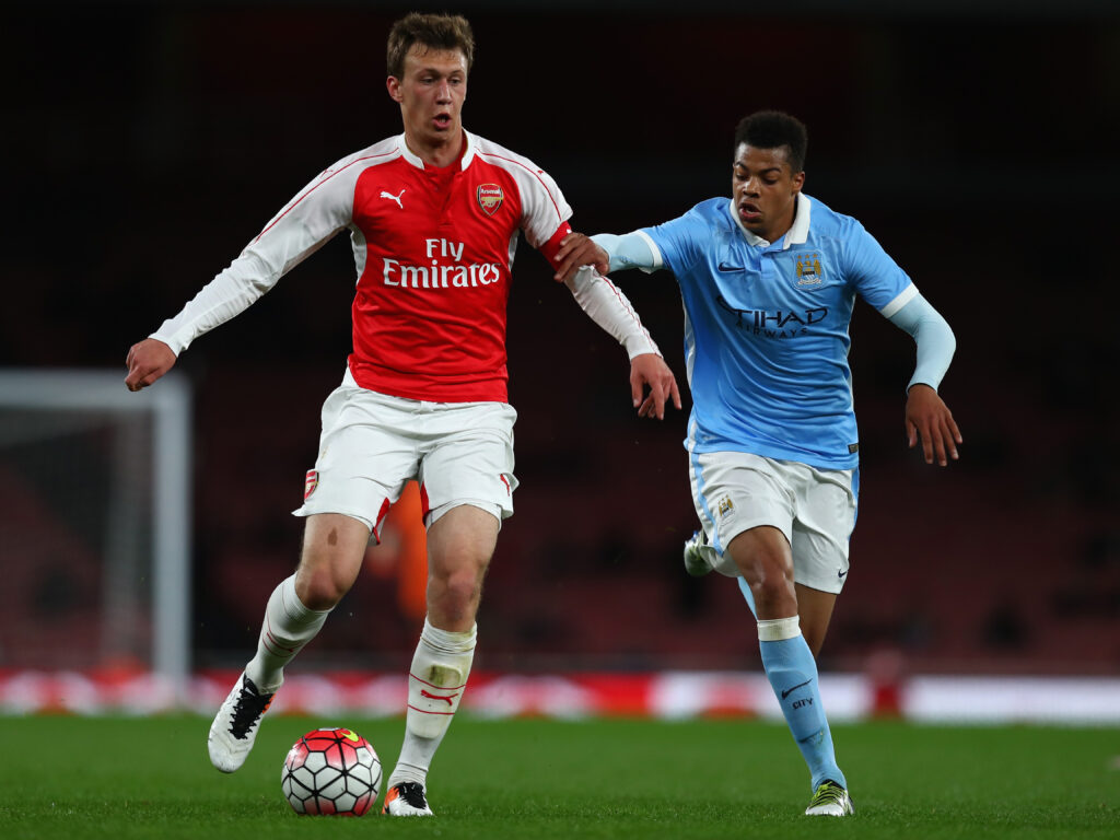 LONDON, ENGLAND - APRIL 04: Krystian Bielik of Arsenal battles with Lukas Nmecha of Man City during the FA Youth Cup semi-final second leg match between Arsenal and Manchester City at Emirates Stadium on April 4, 2016 in London, England. (Photo by Julian Finney/Getty Images)