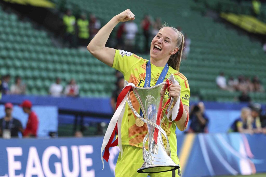 LISBON, PORTUGAL - MAY 24: Daphne van Domselaar of Arsenal lifts the UEFA Women's Champions League trophy after her team's victory in during the UEFA Women's Champions League final match between Arsenal WFC and FC Barcelona at Estadio Jose Alvalade on May 24, 2025 in Lisbon, Portugal. (Photo by Maja Hitij/Getty Images)