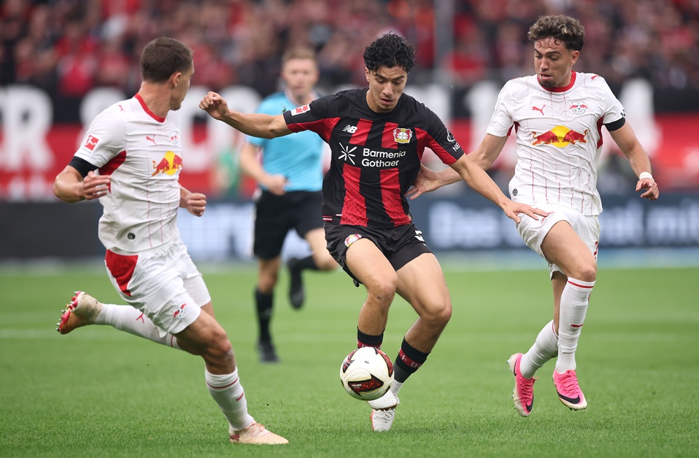 Ibrahim Maza of Bayer 04 Leverkusen is challenged by David Raum and Neil El Aynaoui of RB Leipzig during the Bundesliga 2026/27 match between Bayer 04 Leverkusen and RB Leipzig at BayArena on September 20, 2026 in Leverkusen, Germany. (Photo by Alex Grimm/Getty Images)