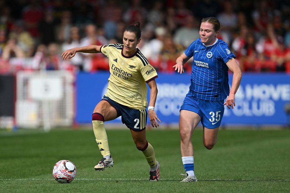 Emily Fox of Arsenal is challenged by Emily Murphy of Brighton & Hove Albion during the Barclays Women's Super League 2026/27 match between Brighton & Hove Albion and Arsenal FC at Broadfield Stadium on September 06, 2026 in Crawley, England. (Photo by Mike Hewitt/Getty Images)