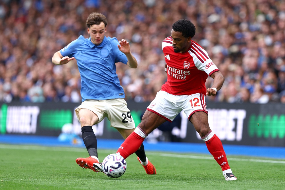 Why Arsenal international missed training on Tuesday 2 Jurrien Timber of Arsenal is put under pressure by Maxim De Cuyper of Brighton & Hove Albion during the Premier League 2026/27 match between Brighton & Hove Albion and Arsenal FC at American Express Stadium on September 19, 2026 in Brighton, England (Photo by Clive Rose/Getty Images)