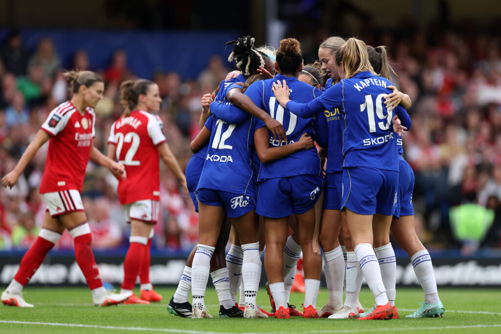 LONDON, ENGLAND - SEPTEMBER 27: Alyssa Thompson of Chelsea celebrates scoring her team’s first goal with teammates during the Barclays Women's Super League 2026/27 match between Chelsea FC and Arsenal FC at Stamford Bridge on September 27, 2026 in London, England. (Photo by Justin Setterfield/Getty Images)