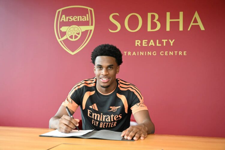 Vincent Joseph signing for Arsenal (Photo via Arsenal.com)