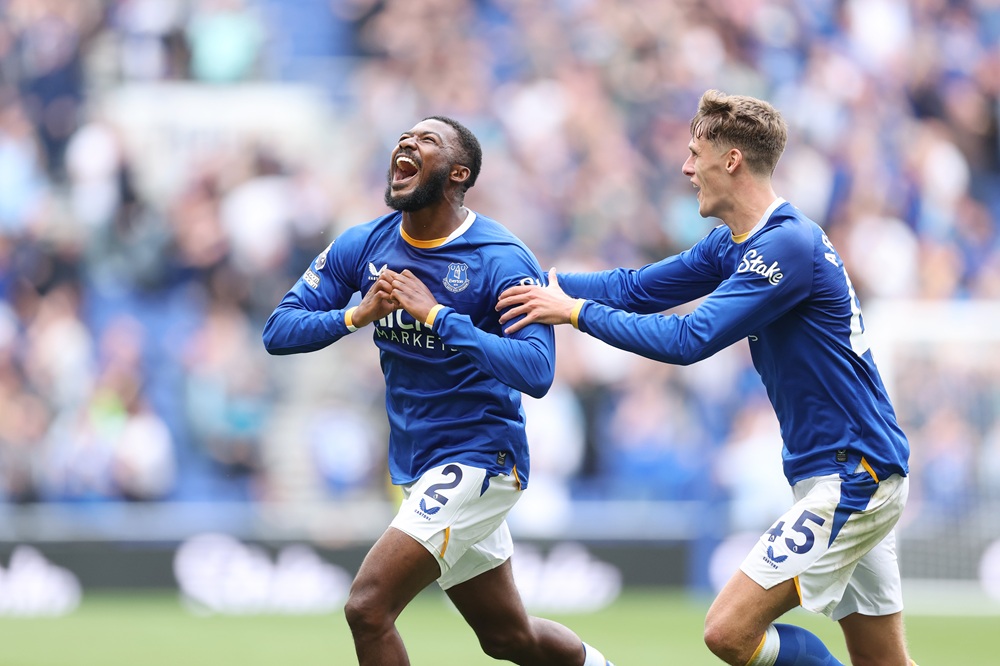 Ainsley Maitland-Niles of Everton celebrates scoring his team’s second goal with teammate Harrison Armstrong during the Premier League 2026/27 match between Everton and Manchester United at Hill Dickinson Stadium on September 06, 2026 in Liverpool, England. (Photo by Michael Regan/Getty Images)