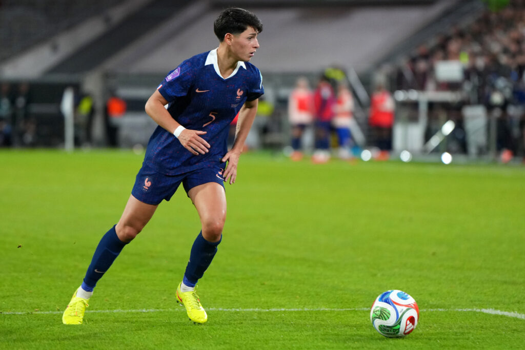 DUSSELDORF, GERMANY - OCTOBER 24: Elisa De Almeida #5 of France dribbles the ball in the second half of the Women's Nations League Semi-Final first leg match between Germany and France at Düsseldorf Arena on October 24, 2025 in Dusseldorf, Germany. (Photo by Alex Bierens de Haan/Getty Images)