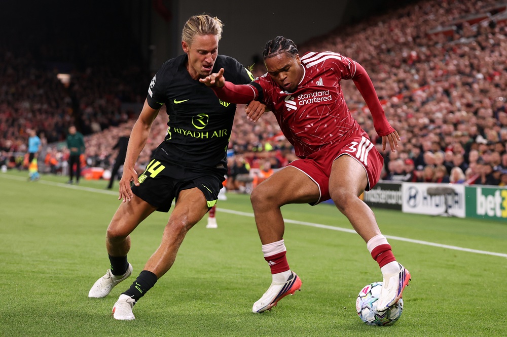 Arsenal monitoring Liverpool winger for transfer 3 Rio Ngumoha of Liverpool is challenged by Marcos Llorente of Atletico Madrid during the UEFA Champions League 2026/27 League Phase MD1 match between Liverpool FC and Atletico de Madrid at Anfield on September 09, 2026 in Liverpool, England. (Photo by Carl Recine/Getty Images)
