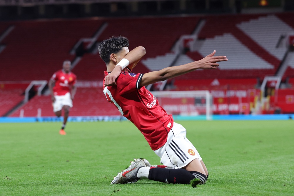Arsenal-linked talent requests Manchester United contract termination 5 JJ Gabriel of Manchester United celebrates after scoring their first goal during the FA Youth Cup Semi Final match between Manchester United and Crystal Palace at Old Trafford on April 17, 2026 in Manchester, England. (Photo by Alex Livesey/Getty Images)