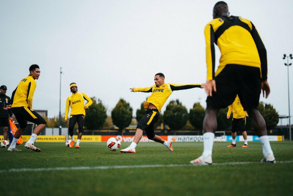 Ethan Nwaneri in training with Borussia Dortmund (Photo via BVB.de)