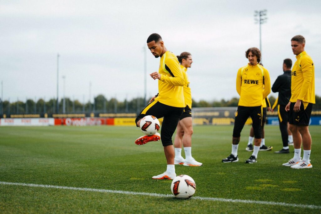 Ethan Nwaneri in training with Borussia Dortmund (Photo via BVB.de)