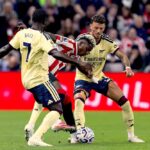 Nilson Angulo of Sunderland battles for the ball with battles for the ball with Ben White of Arsenal and Bukayo Saka of Arsenal during the Premier League 2026/27 match between Sunderland and Arsenal at Stadium of Light on September 12, 2026 in Sunderland, England. (Photo by WM Sport Media/Getty Images)