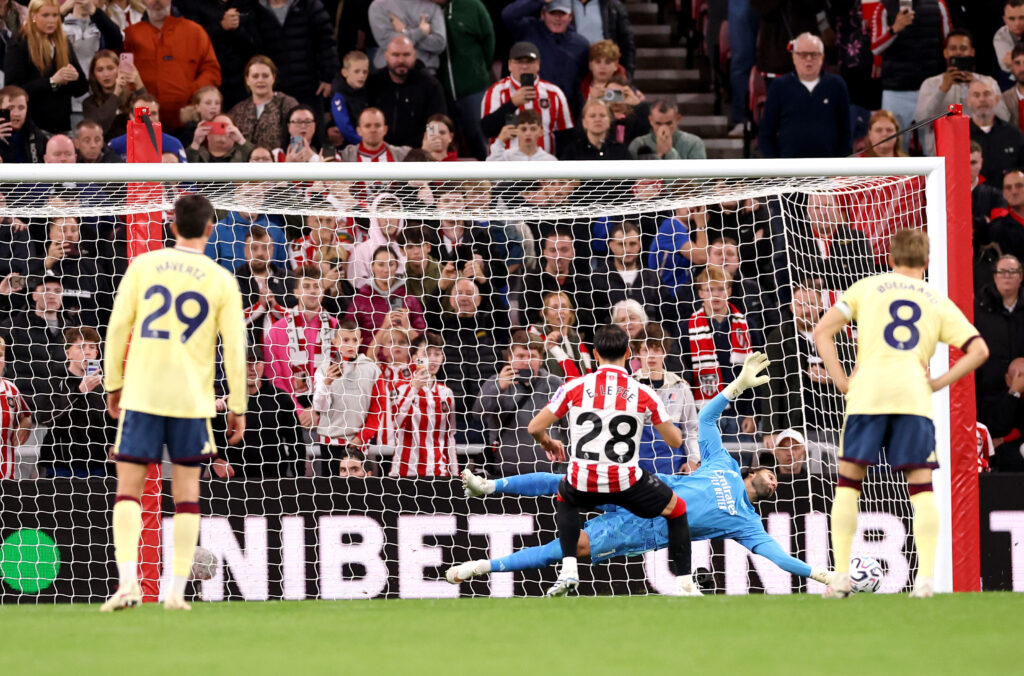 SUNDERLAND, ENGLAND - SEPTEMBER 12: David Raya of Arsenal saves a penalty shot from Enzo Le Fee of Sunderland during the Premier League 2026/27 match between Sunderland and Arsenal FC at Stadium of Light on September 12, 2026 in Sunderland, England. (Photo by Stu Forster/Getty Images)