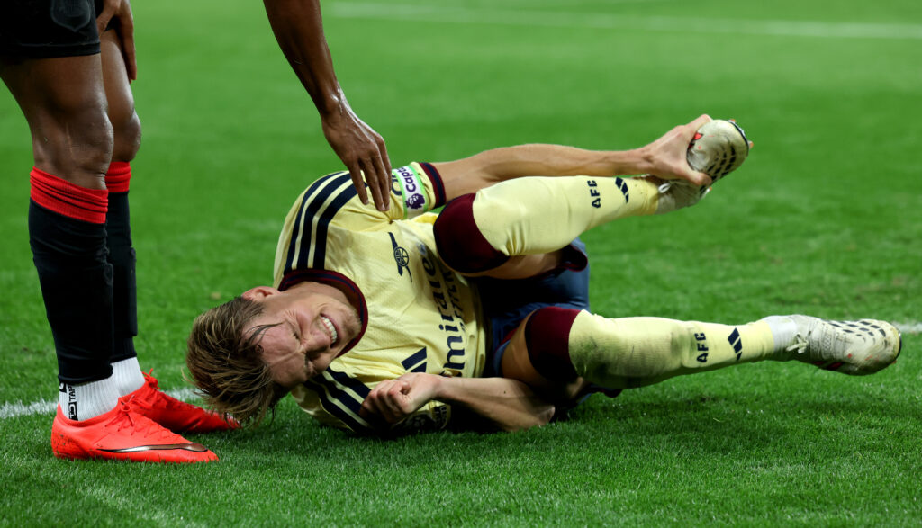 SUNDERLAND, ENGLAND - SEPTEMBER 12: Martin Odegaard of Arsenal reacts to a leg injury during the Premier League 2026/27 match between Sunderland and Arsenal FC at Stadium of Light on September 12, 2026 in Sunderland, England. (Photo by WM Sport Media/Getty Images)