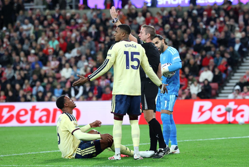 SUNDERLAND, ENGLAND - SEPTEMBER 12: Referee, John Brooks, gestures for medical assistance to enter the pitch for Gabriel of Arsenal during the Premier League 2026/27 match between Sunderland and Arsenal FC at Stadium of Light on September 12, 2026 in Sunderland, England. (Photo by WM Sport Media/Getty Images)