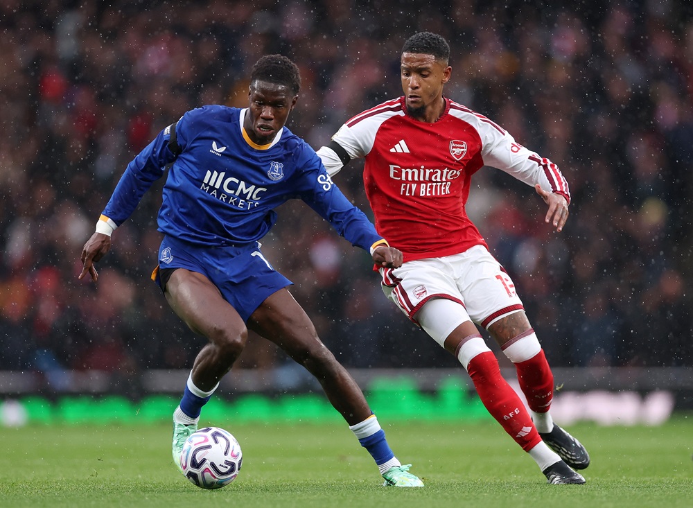 Thierno Barry of Everton is challenged by Ezri Konsa of Arsenal during the Premier League 2026/27 match between Arsenal FC and Everton at Emirates Stadium on October 24, 2026 in London, England. (Photo by Alex Pantling/Getty Images)