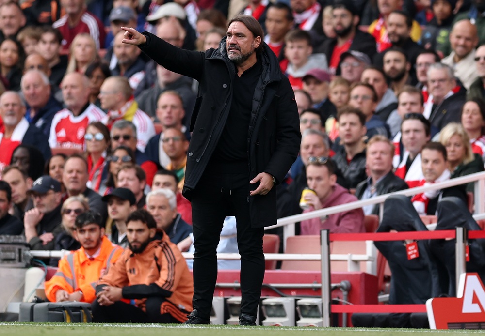 Daniel Farke, Manager of Leeds United, looks on during the Premier League 2026/27 match between Arsenal FC and Leeds United at Emirates Stadium on October 10, 2026 in London, England. (Photo by Julian Finney/Getty Images)