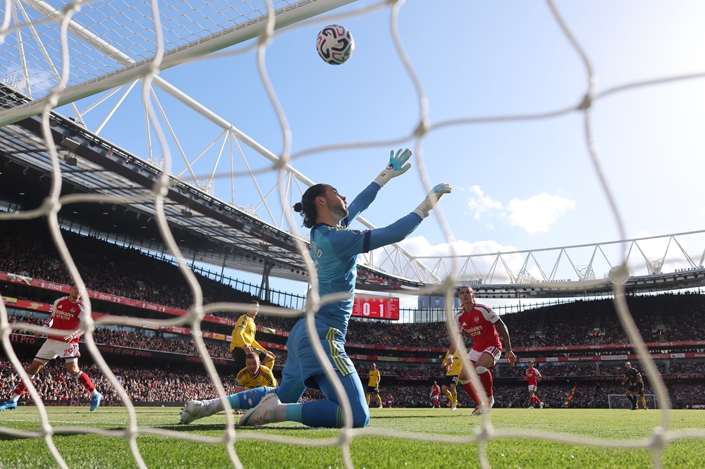 Riccardo Calafiori of Arsenal scores his team’s first goal past James Trafford of Leeds United during the Premier League 2026/27 match between Arsenal FC and Leeds United at Emirates Stadium on October 10, 2026 in London, England. (Photo by Julian Finney/Getty Images)