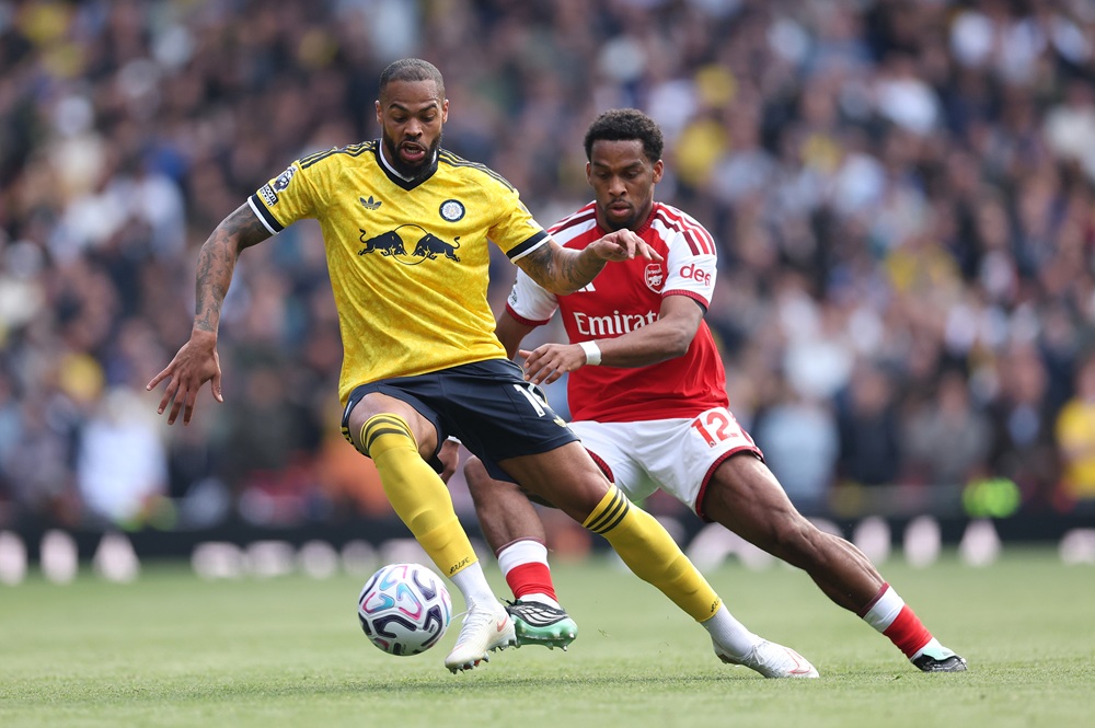 Lukas Nmecha of Leeds United is challenged by Jurrien Timber of Arsenal during the Premier League 2026/27 match between Arsenal FC and Leeds United...