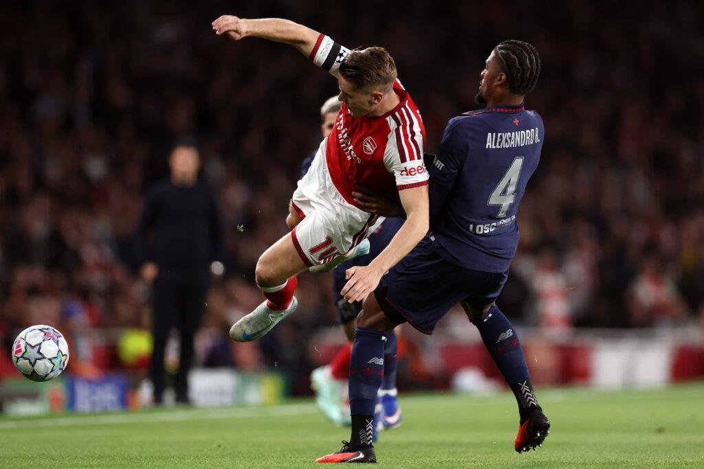 LONDON, ENGLAND - OCTOBER 13: Viktor Gyokeres of Arsenal is challenged by Alexsandro of LOSC Lille during the UEFA Champions League 2026/27 League Phase MD2 match between Arsenal FC and LOSC Lille at Arsenal Stadium on October 13, 2026 in London, England. (Photo by Justin Setterfield/Getty Images)