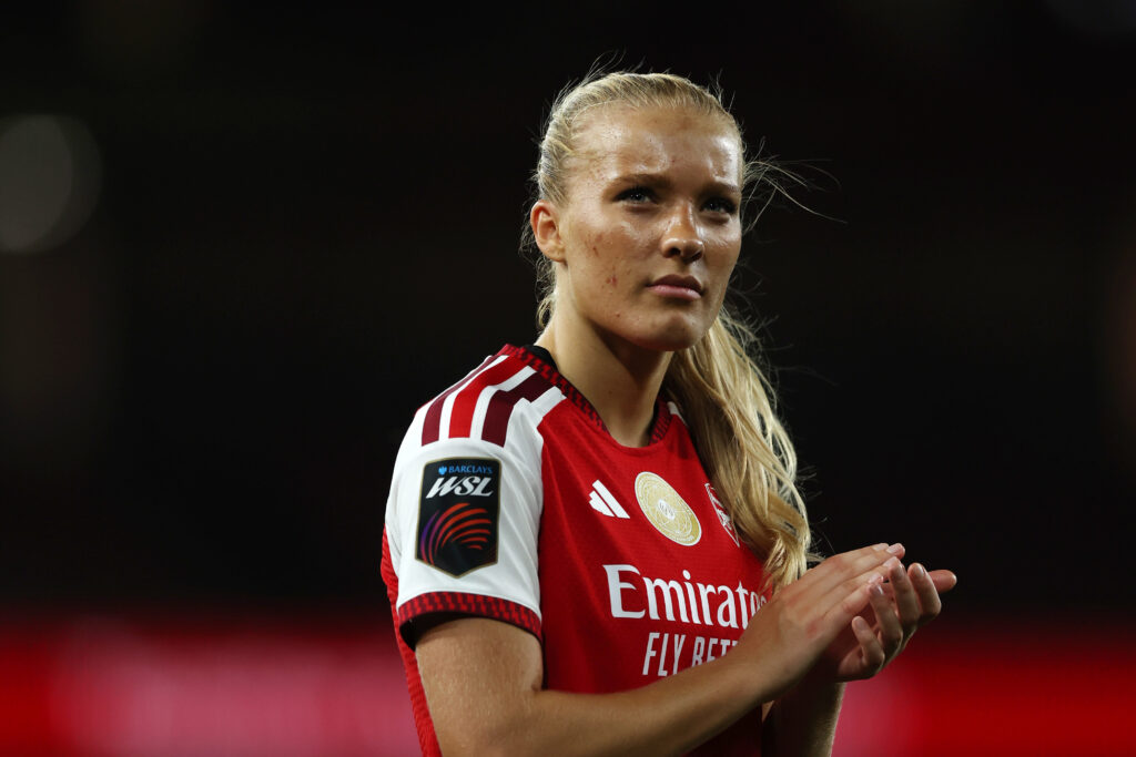 Smilla Holmberg picks up injury on international duty 4 LONDON, ENGLAND - SEPTEMBER 19: Smilla Holmberg of Arsenal applauds the fans at the end of the Barclays Women's Super League 2026/27 match between Arsenal FC and Manchester United at Emirates Stadium on September 19, 2026 in London, England. (Photo by Sarah Ray-Gain/Getty Images)