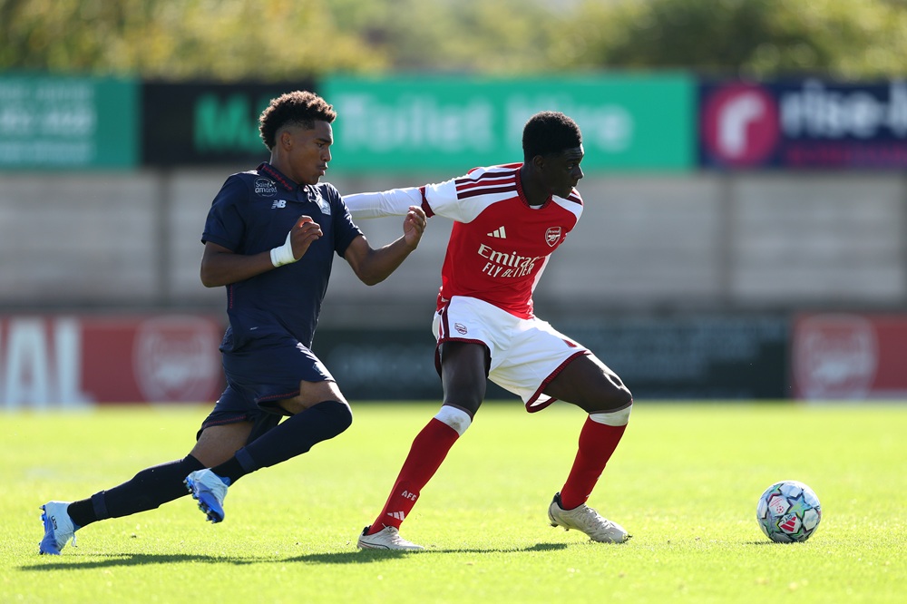 Ife Ibrahim of Arsenal is challenged by Lucas Muamba of Lille during the UEFA Youth League 2026/27 MD2 match between Arsenal U19 and Lille U19 at Meadow Park on October 13, 2026 in Borehamwood, England. (Photo by Julian Finney/Getty Images)