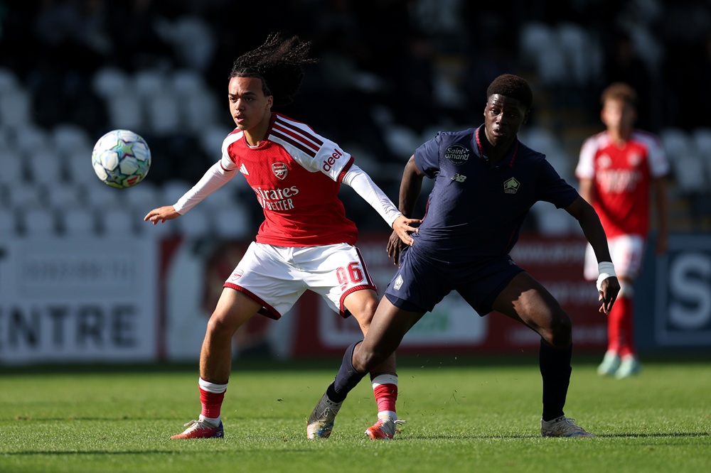 Jaden Maghoma of Arsenal and Hamadi Kebe of Lille battle for possession during the UEFA Youth League 2026/27 MD2 match between Arsenal U19 and Lille U19 at Meadow Park on October 13, 2026 in Borehamwood, England. (Photo by Julian Finney/Getty Images)