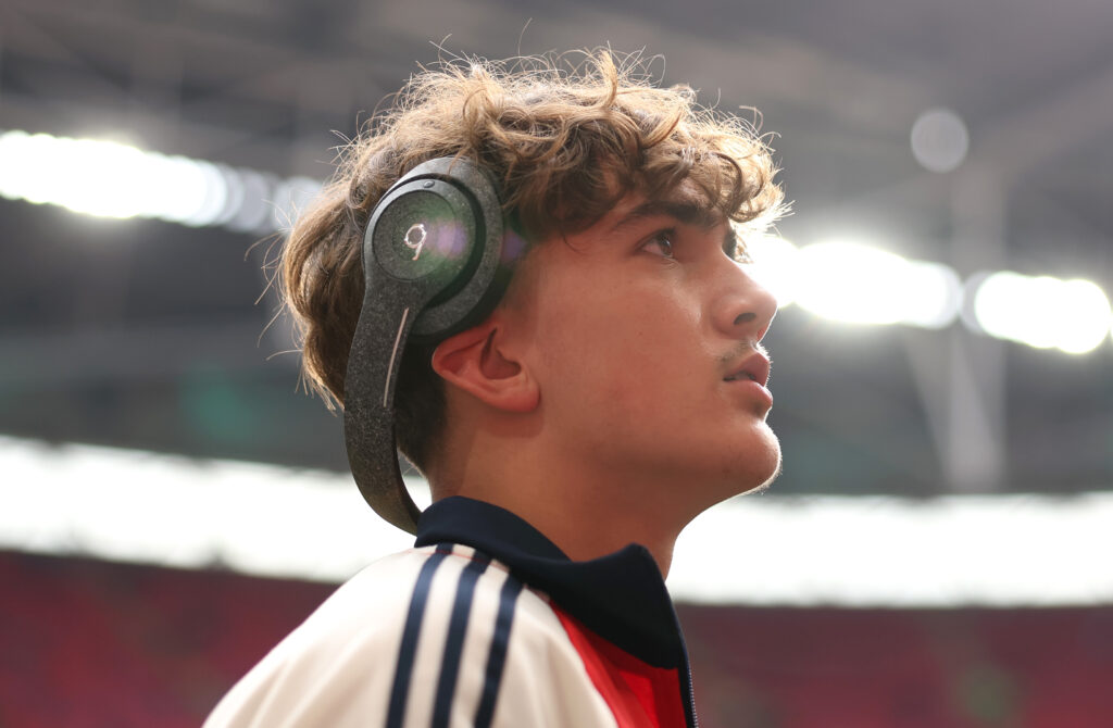 LONDON, ENGLAND - MARCH 22: Max Dowman of Arsenal arrives wearing Beats headphones during the Carabao Cup Final match Arsenal and between Manchester City at Wembley Stadium on March 22, 2026 in London, England. (Photo by Julian Finney/Getty Images)