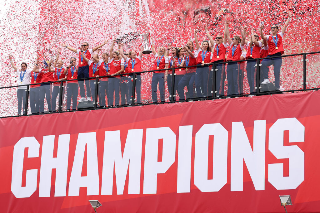 LONDON, ENGLAND - MAY 26: Kim Little and Leah Williamson of Arsenal lift the UEFA Women's Champions League trophy during the trophy lift celebrations at Emirates Stadium on May 26, 2025 in London, England. Arsenal defeated Barcelona in the UEFA Women's Champions League Final in Lisbon on May 24. (Photo by Harry Murphy/Getty Images)