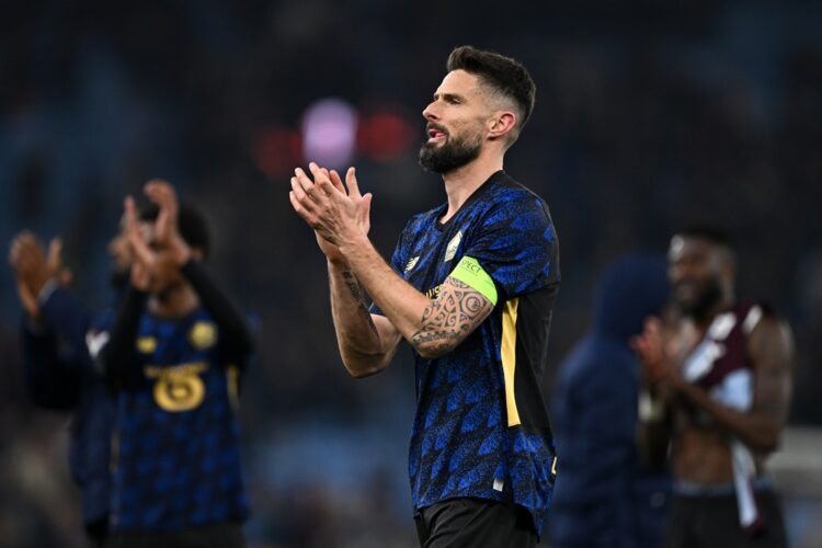 Olivier Giroud of LOSC Lille applauds the fans after the team's defeat in the UEFA Europa League 2025/26 Round of 16 Second Leg match between Aston...