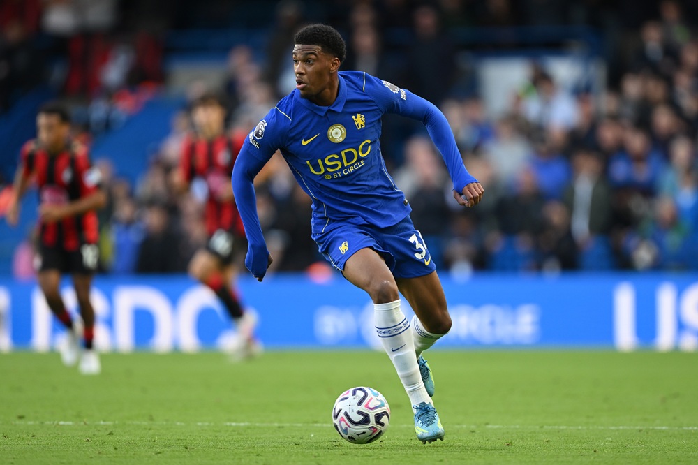 Arsenal monitor Chelsea 20yo they want to keep 3 Josh Acheampong of Chelsea in action during the Premier League 2026/27 match between Chelsea FC and AFC Bournemouth at Stamford Bridge on October 10, 2026 in London, England. (Photo by Mike Hewitt/Getty Images)