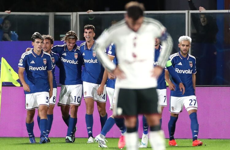 Nico Paz of Como 1907 celebrates with his team-mates after scoring their team's third goal during the UEFA Champions League 2026/27 League Phase MD...