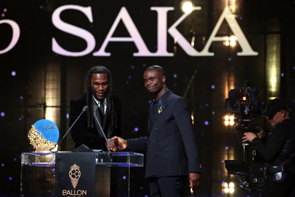 Bukayo Saka receiving the Socrates Award (Photo via Arsenal.com)