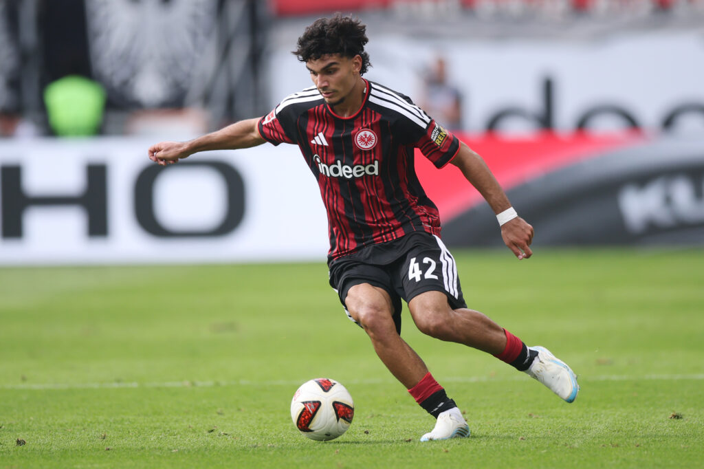 FRANKFURT AM MAIN, GERMANY - SEPTEMBER 19: Can Uzun of Eintracht Frankfurt controls the ball during the Bundesliga 2026/27 match between Eintracht Frankfurt and Sport-Club Freiburg at Deutsche Bank Park on September 19, 2026 in Frankfurt am Main, Germany. (Photo by Alex Grimm/Getty Images)